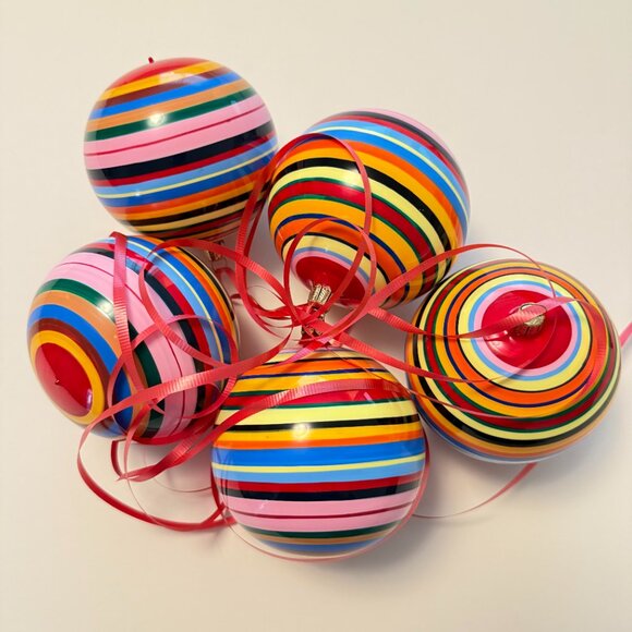 Set of 5 Sak's Fifth Avenue Hand-Painted Christmas Tree Ornaments From 2003 - Picture 4 of 5